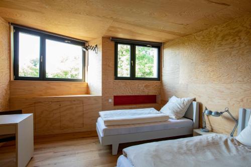 a room with two beds and two windows at Große Wohnung mit Loggia in Templin