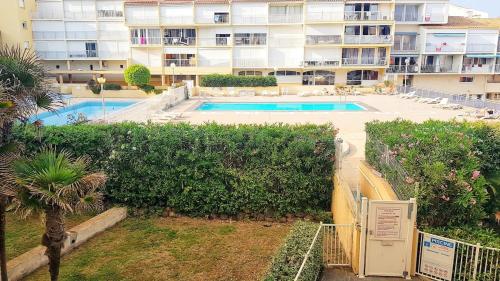 CapCool Pied dans l'eau Vue mer Piscine Parking