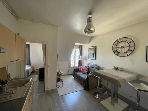 Eiffel Apartment
