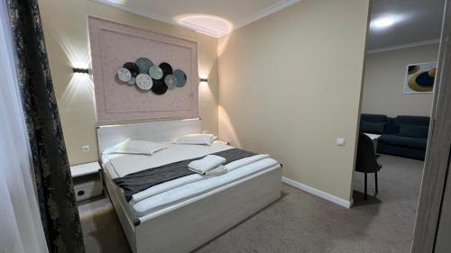a small bedroom with a bed in a room at JEPPESEN RESIDENCE in Almaty