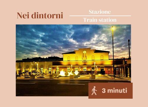 a building with a train station at night at 3 Min dalla Stazione e free parking - Centro Città in Arezzo