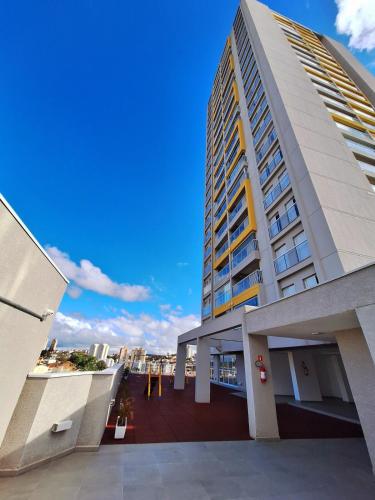 a tall building with a blue sky in the background at Studio 114 Luxury Mogi Das Cruzes in Mogi das Cruzes