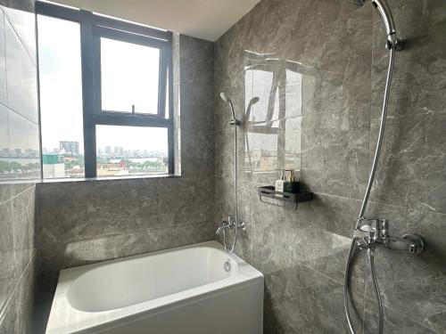 Un baño de Luxe Paradise Hotel Nguyen Khac Hieu