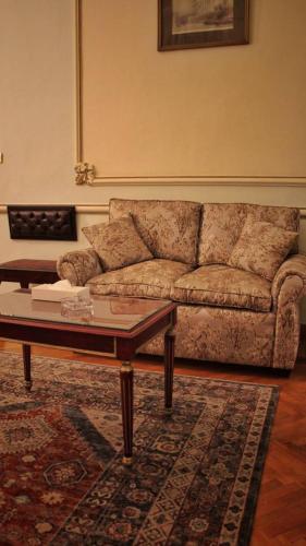 Posezení v ubytování Windsor Palace Luxury Heritage Hotel Since 1906 by Paradise Inn Group