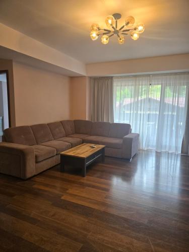 Χώρος καθιστικού στο Apartament Platinvm B&B-Clabucet