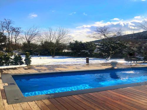 Πισίνα στο ή κοντά στο Villa Kirkpinar Sapanca