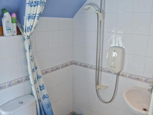 a bathroom with a shower and a sink at Hawthorne Cottage - Py8 in Preston