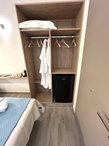 a small room with a bed and a closet at Casa di Lou in Ermoupoli