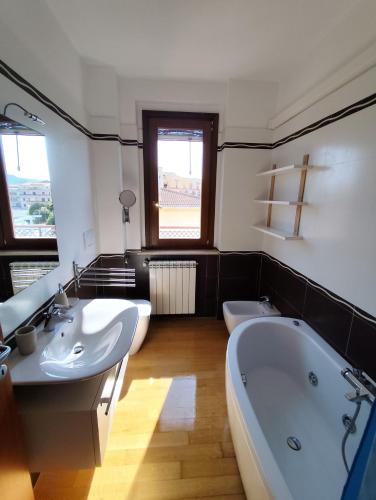 a bathroom with a tub and a sink and a bath tub at Casa vacanze Brezza del Mar in Alghero