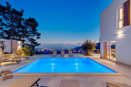 Luxury Villa Seventh Heaven with heated pool, hot-tub, gym, panoramic views on town Split
