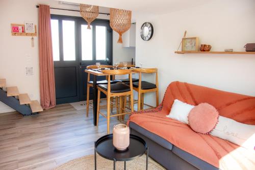 a living room with a couch and a table at Gites du réservoir in Mauguio
