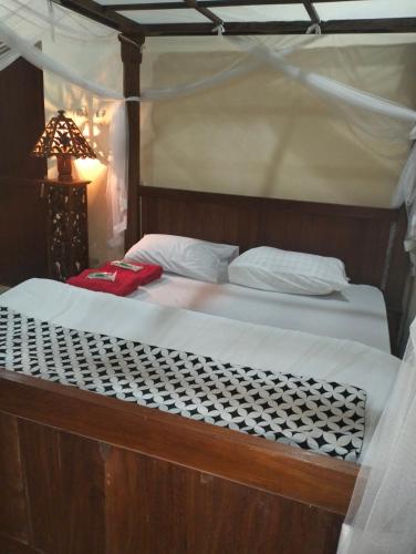 Кровать или кровати в номере Mbah Oden Homestay Borobudur