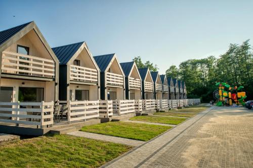 a row of houses on a street at Ross-domki Premium Hause & Jacuzzi in Sarbinowo