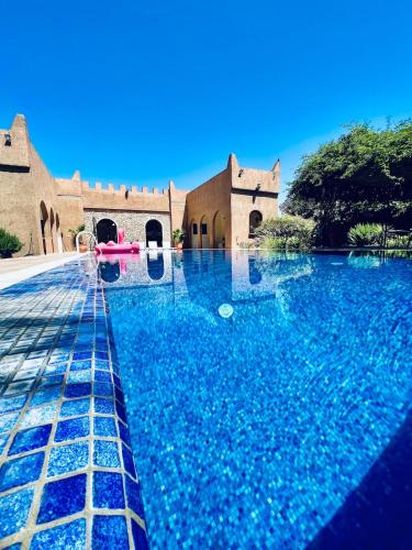 La alberca dentro o cerca de Riad Sahara Experience Pool Garden