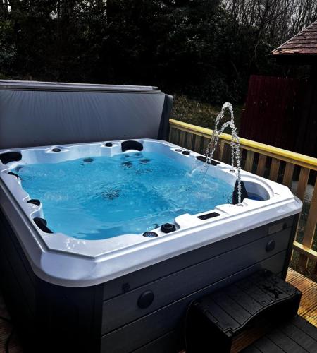 Fotografie z fotogalerie ubytování Hunters Quay - Hot Tub Lodge at Limecroft 6 v destinaci Hunters Quay