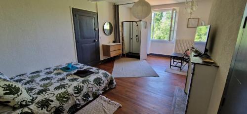 a room with a bed and a hallway with a door at Spacieuse Suite Maison de Ville - 4 Personnes in Oloron-Sainte-Marie