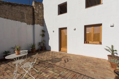 a patio with a table and potted plants in a building at Casa Rural Boutique - Ca Bolo in Pinell de Bray