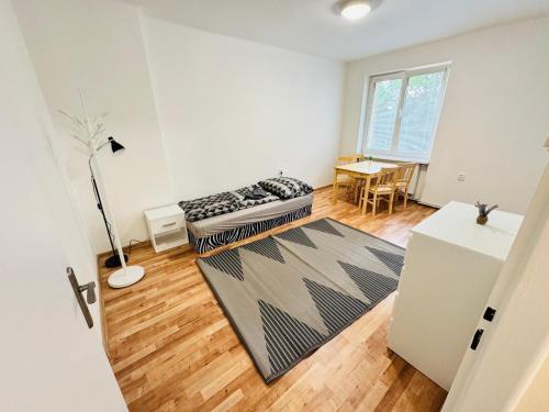 a living room with a couch and a table at Apartmán pro 4 osoby ve městě Ostrov nad Ohří 