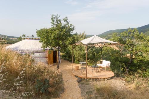 Gallery image of La yourte des genévriers in Saint-Vincent-de-Barrès