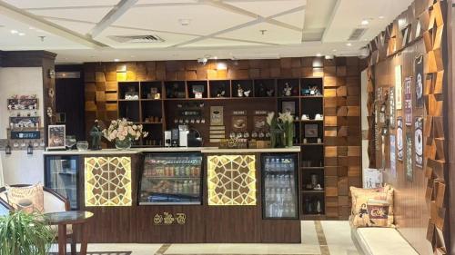 a bar in a restaurant with a counter at East Diamond Serviced Apartments in Jeddah
