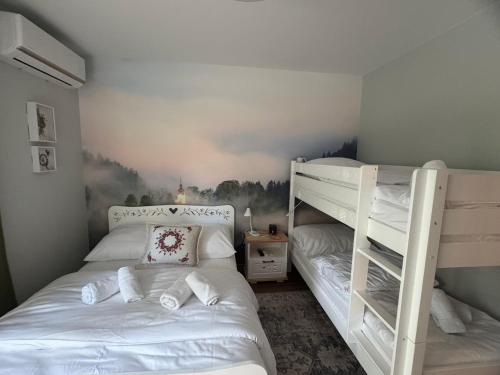 Una cama o camas en una habitación de JW Apartments
