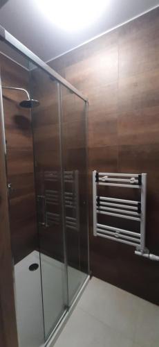 a bathroom with a glass shower with a ceiling at Apartamenty Kraków-Bielany in Kraków
