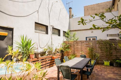 Billede fra billedgalleriet på Chez Les Artistes Jacuzzi terrasse et billard i Carcassonne