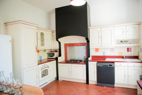 Billede fra billedgalleriet på Chez Les Artistes Jacuzzi terrasse et billard i Carcassonne