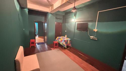 TV a/nebo společenská místnost v ubytování Emon's Corner