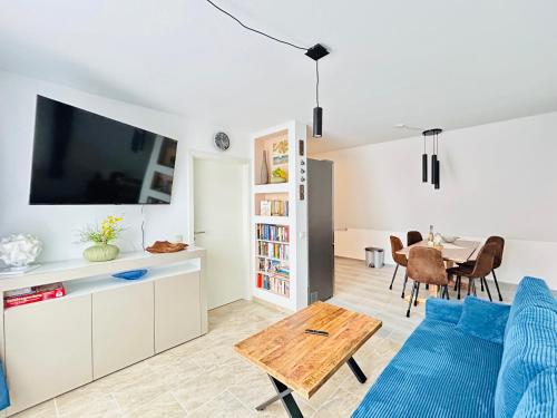 Televiisor ja/või meelelahutuskeskus majutusasutuses Fewo II Graal-Müritz Sobierajczyk