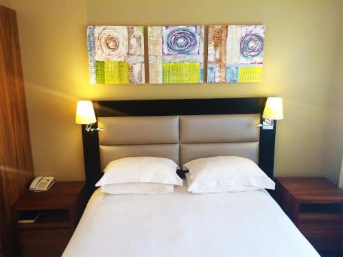 Letto o letti in una camera di Premier Splendid Inn Pinetown