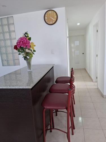 Gallery image of Residence FasMin B&B Nayon experience boxing in Quito