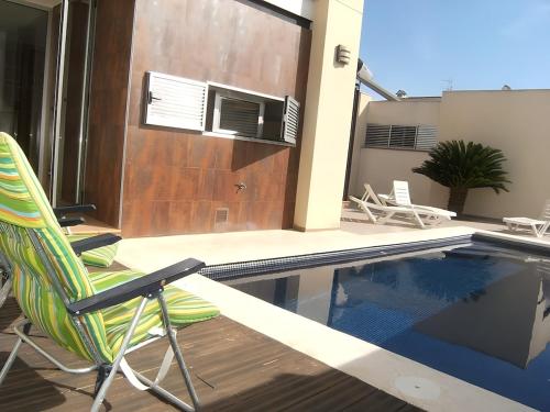 Adosado cerca del mar con piscina privada