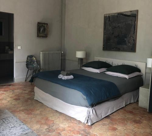Ένα ή περισσότερα κρεβάτια σε δωμάτιο στο Bed and breakfast Le Château d'Uzer