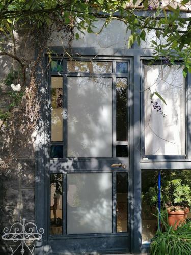 Το κτήριο όπου στεγάζεται  η παραθεριστική κατοικία
