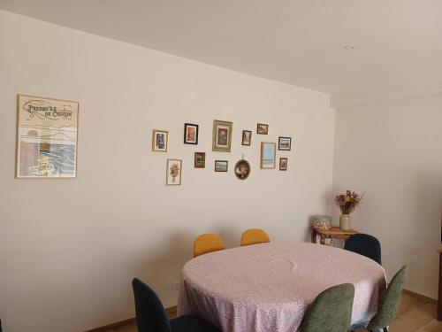a dining room with a table and chairs at Saint-Cast-Le-Guildo in Saint-Cast-le-Guildo