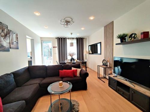 Saujana House - Peaceful Borderside Retreat