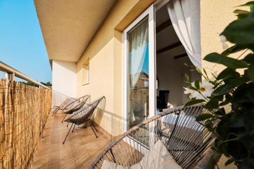 Della apartments