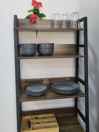 a shelf with plates and bowls on it at Villa Milagro in Parrita