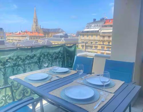 Mikain Terrace Cathedral View with Free Parking & Air Cond