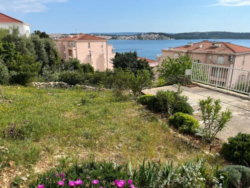 Apartman Mikola with sea view
