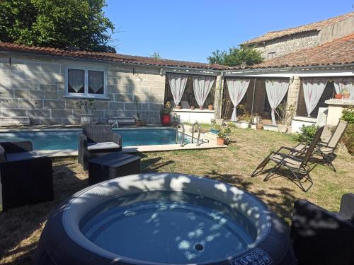 Maison de 225m2 avec piscine, spa et billard