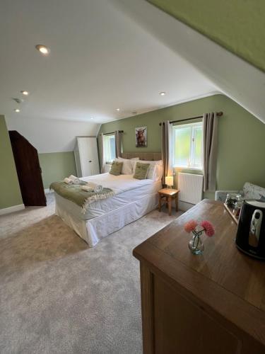 a large bedroom with a bed and a table at Stags Head Inn in Yarlington