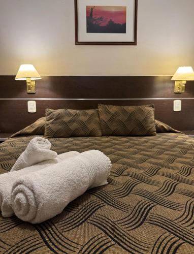 a hotel room with a bed with towels on it at Nuevo Hotel Pacifico in Mendoza