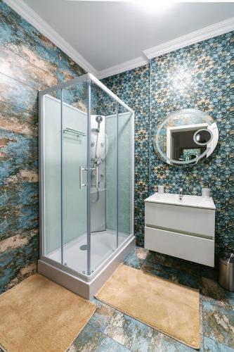 a bathroom with a glass shower and a sink at Zig-Zag 17 apartment in Constanţa