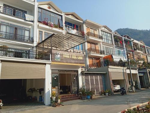 a large apartment building with balconies on a street at Nhà Của Mai in Mộc Châu