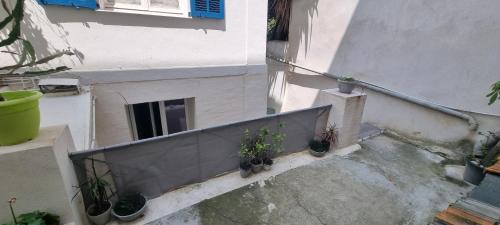 Spacious studio full of charm, recently updated
