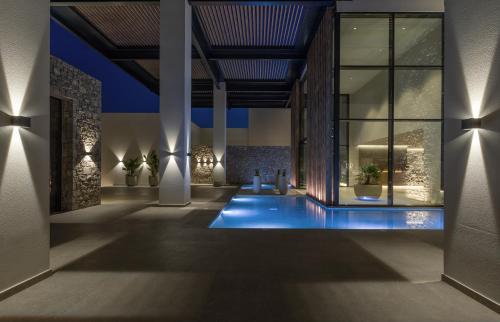 La alberca dentro o cerca de Mosay All Suite Hotel