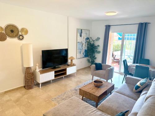 No1 - Beachfront Estepona, close to port, 2 bedroom, 2 bathroom, sleeps 5