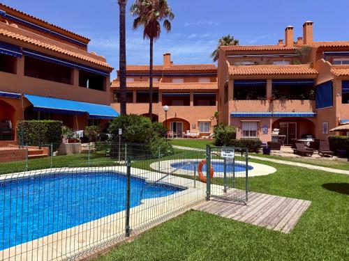 No1 - Beachfront Estepona, close to port, 2 bedroom, 2 bathroom, sleeps 5